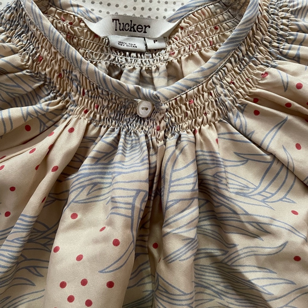 TUCKER silk patterned blouse P/XS.
